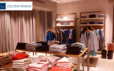 Mobiliario para tienda de camisas en 72 horas a toda España